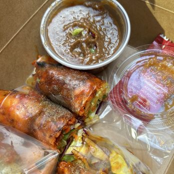 Vui Ve - Spring Rolls - Lemongrass Chicken - Vietnamese Near Me - Los Angeles, California Vui Ve - Spring Rolls - Lemongrass Chicken - Vietnamese Near Me - Los Angeles, California