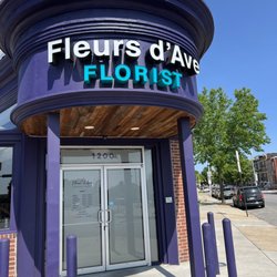 Fleurs d'Ave - The main entrance to the store