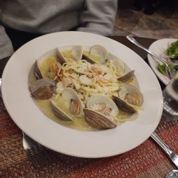 Trattoria 35 - Linguini with clams - Pizza Near Me - Bayside, New York Trattoria 35 - Linguini with clams - Pizza Near Me - Bayside, New York