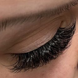 Dime Piece Lash Lounge - Full volume lashes