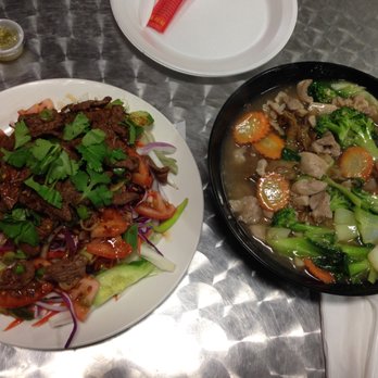 New Star Thai - Rad Nah Noodle & Beef Salad, Side-by-Side - Thai Near Me - Rosemead, California New Star Thai - Rad Nah Noodle & Beef Salad, Side-by-Side - Thai Near Me - Rosemead, California