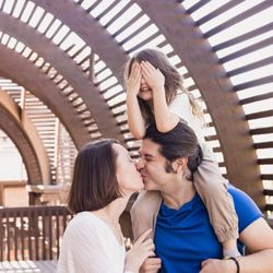 Lisa Eley Photography - Family photo at Heritage Square
