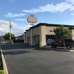 Dennis's Save-On Liquors - Outside