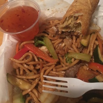 Chinese American House - Yummy house lo mein and beef egg roll w/ spicy duck sauce. - Chinese Near Me - Columbia, South Carolina Chinese American House - Yummy house lo mein and beef egg roll w/ spicy duck sauce. - Chinese Near Me - Columbia, South Carolina