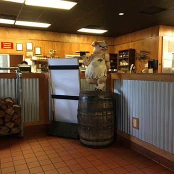 Sonny's BBQ - Being greeted by this guy! - Barbeque Near Me - Vero Beach, Florida