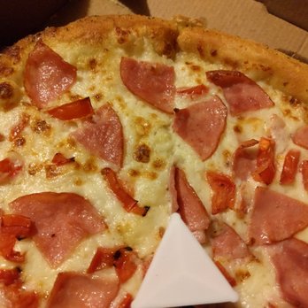Domino's Pizza - Hand tossed crust, Garlic white sauce, cheese, ham and tomatoes. Mm! - Pizza Near Me - Grants Pass, Oregon