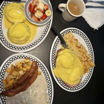 Hungry Dawg's Diner - Eggs Benedict - Cafes Near Me - Bonney Lake, Washington