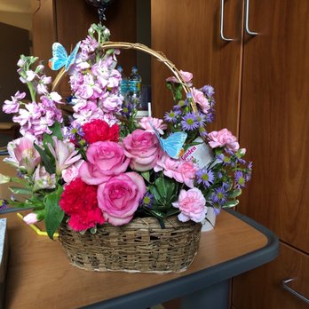 Rose Garden Florist - Country basket regular size - Florists Near Me - Largo, Florida Rose Garden Florist - Country basket regular size - Florists Near Me - Largo, Florida