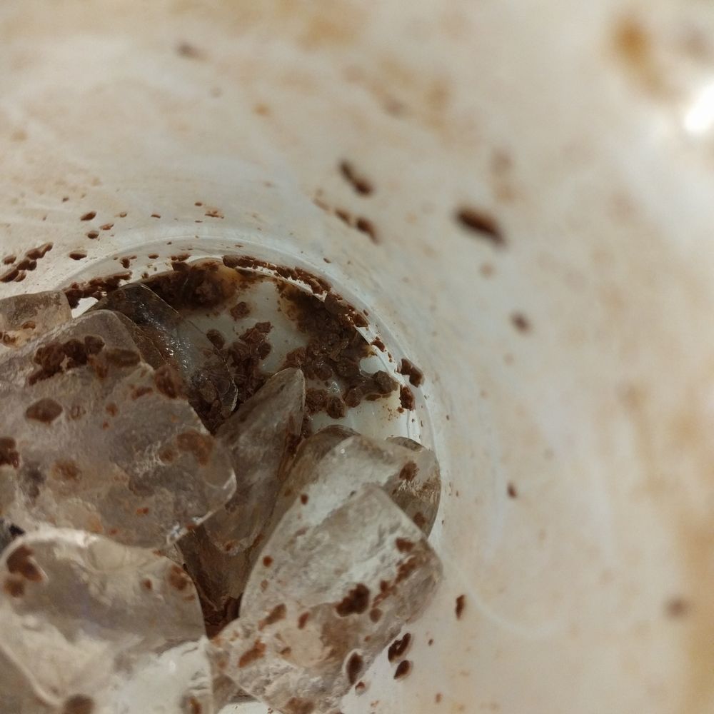 Why use solid chocolate in an iced mocha? You get chocolate dirt at the bottom of the cup. Disappointing.
