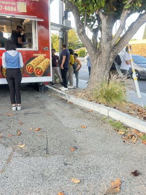 Everest Momo by null