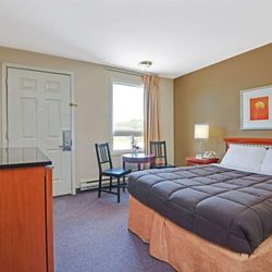 Howard Johnson by Wyndham Lindsay - 1 Double Bed Room