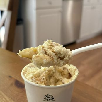 Magnolia Bakery - Moynihan Train Hall - Whipped Banana Pudding - Bakeries Near Me - New York, New York