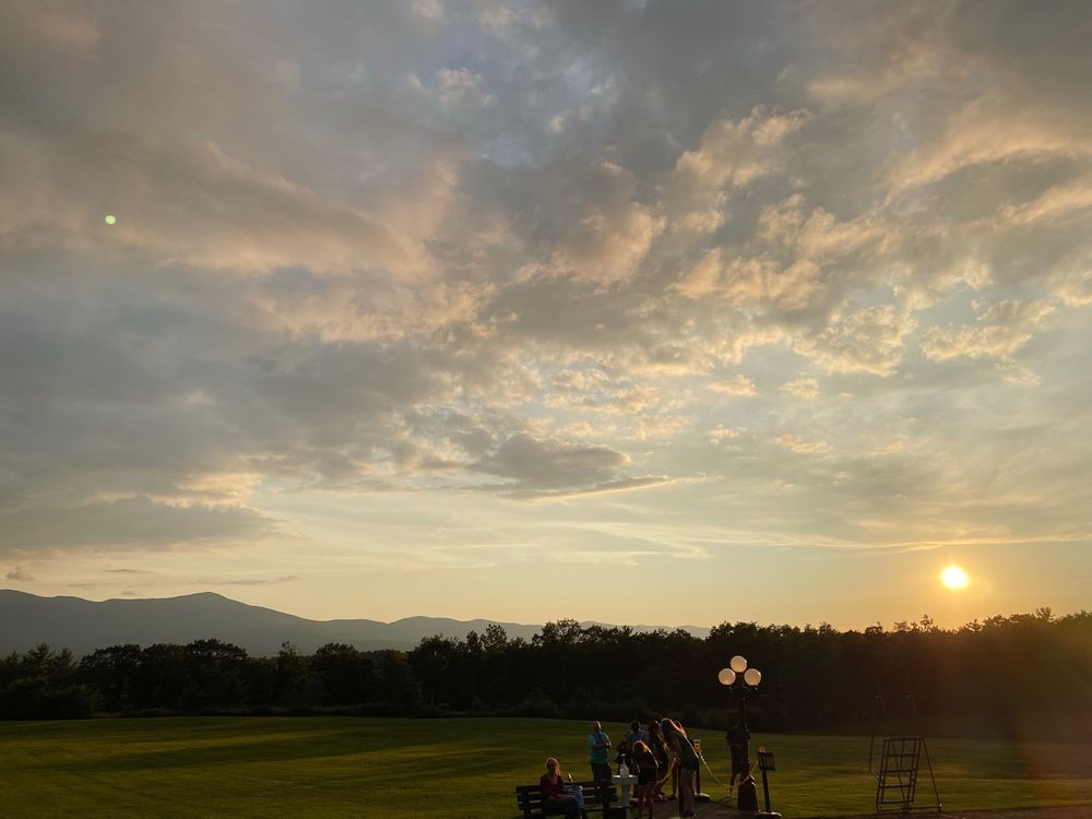 Sunny Hill Resort & Golf Course Logo