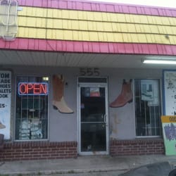 Guevara's Shoe Repair - Outside