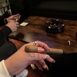 Cedar Lounge - Romeo y Julieta Cigar