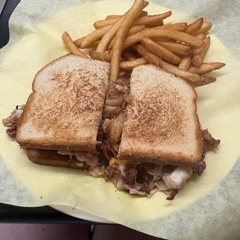 San Ardo Cafe - Chicken and Bacon sandwich - Cafes Near Me - San Ardo, California San Ardo Cafe - Chicken and Bacon sandwich - Cafes Near Me - San Ardo, California