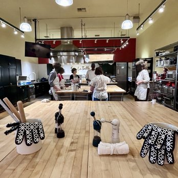 Sur La Table - Getting guidance from Chef - Kitchen Supplies Near Me - Woodmere, Ohio