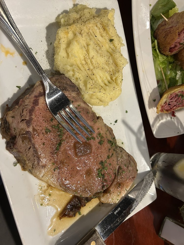 Social spots from Hooligan's Grill