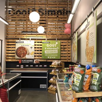 Cool&Simple - a woman shopping in a grocery store - Delicatessen Near Me - Montreal, Quebec