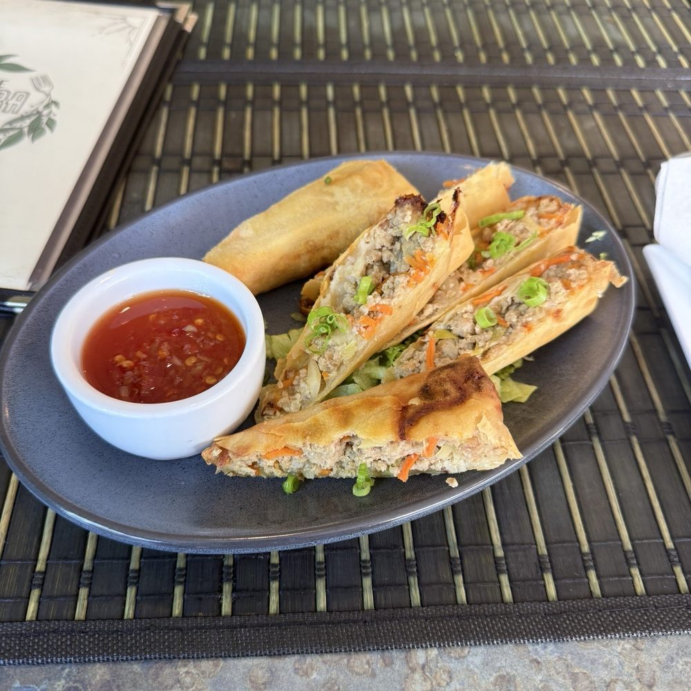 Chicken Lumpia (3 pcs) Chicken Lumpia (3 pcs)