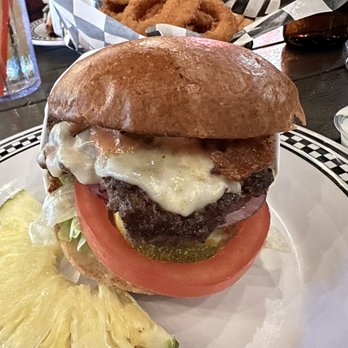 Cool Cat Cafe - La Bamba Burger - American Near Me - Pismo Beach, California Cool Cat Cafe - La Bamba Burger - American Near Me - Pismo Beach, California
