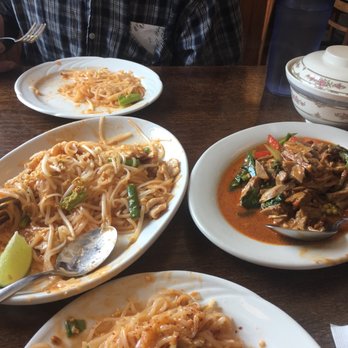 Krungthep Thai - E134. Pad-Phed Roasted Duck and Pad Thai - Thai Near Me - Saint Paul, Minnesota