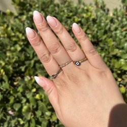 Seven7 Nail & Spa - Perfect ombré French tip by Vy.