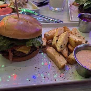 Almost Famous - Burger plate - Cocktail Bars Near Me - Scottsdale, Arizona