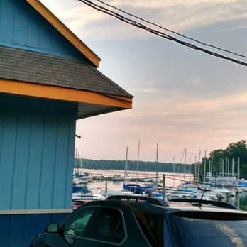 Papa Turney's - The restaurant is near the water. - Barbeque Near Me - Hermitage, Tennessee