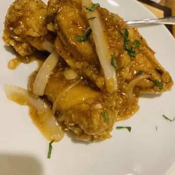 Saigon Cafe - Crispy wings with garlic and onions - Vietnamese Near Me - Saint Louis, Missouri