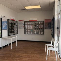 CPR Cell Phone Repair Richmond - CPR Cell Phone Repair Richmond KY - Store interior