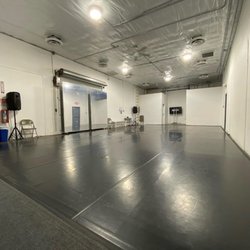 Stomping Ground - Garage Space

Sprung floor with black marley
Sound system
Widescreen T.V. equipped with HDMI cord
Floor Dimensions:  20' x 40'