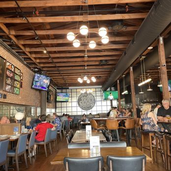1886 Brewing - Inside on a Sunday evening - Brewpubs Near Me - Orange, California