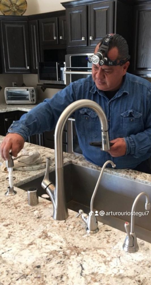 Slide of Arturo The Handyman Repairs