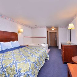 One King Bed Jacuzzi Suite