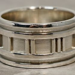 Collectors Coins Gold Jewelry & Watch Buyers - Where to sell your silver jewelry? We pay the highest prices for resellable and non-resellable jewelry pieces.