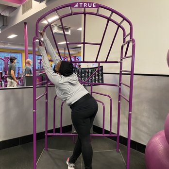 Planet Fitness - Stretch Capsule - Gyms Near Me - Oak Lawn, Illinois Planet Fitness - Stretch Capsule - Gyms Near Me - Oak Lawn, Illinois