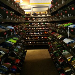 Under Armour Factory House - Plenty to choose from. Very good prices!