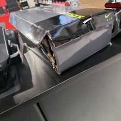 Foot Locker - The box is completely destroyed as a sneaker collector this is unacceptable!