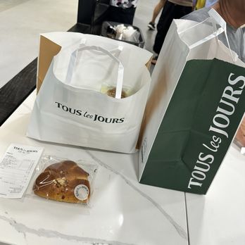 Tous les Jours - Inside seating, someone needs to clean out the trash, super full! Gross. - Bakeries Near Me - Honolulu, Hawaii Tous les Jours - Inside seating, someone needs to clean out the trash, super full! Gross. - Bakeries Near Me - Honolulu, Hawaii