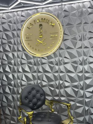 La Familia Barbershop by null