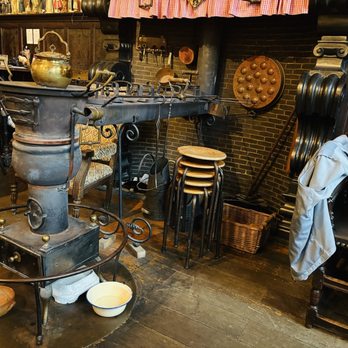 Café Vlissinghe - Paraphernalia inside this historic establishment. - Pubs Near Me - Bruges, VWV Café Vlissinghe - Paraphernalia inside this historic establishment. - Pubs Near Me - Bruges, VWV