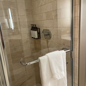 Fairmont Chicago, Millennium Park - Shower - Hotels Near Me - Chicago, Illinois Fairmont Chicago, Millennium Park - Shower - Hotels Near Me - Chicago, Illinois