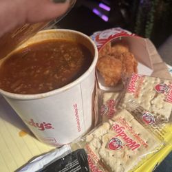 Wendy's - Large Chili and 4pc nuggets