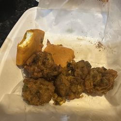 Punjab Cafe - Fried veggie & paneer (cheese) that came with the samosas.