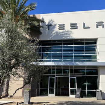 Tesla - Front of Tesla store - Car Dealers Near Me - Carlsbad, California