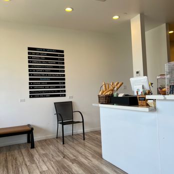 Le’s Banh Mi - Inside - Cafes Near Me - Honolulu, Hawaii Le’s Banh Mi - Inside - Cafes Near Me - Honolulu, Hawaii