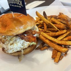 Chapps Burgers - Burger with fries