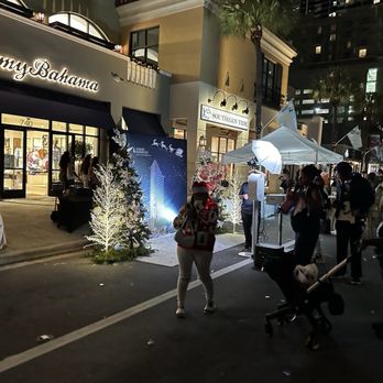 Christmas On Las Olas - Many Photo pop up spots - Festivals Near Me - Fort Lauderdale, Florida Christmas On Las Olas - Many Photo pop up spots - Festivals Near Me - Fort Lauderdale, Florida