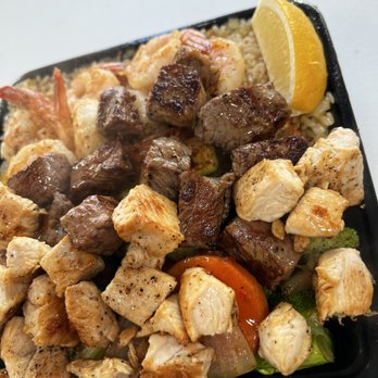 Bachi Xpress - a plate of meat and vegetables - Food Trucks Near Me - Whittier , California